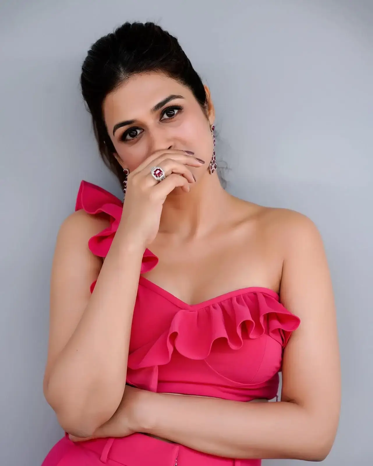 MALAYALAM ACTRESS SHRADDHA DAS IMAGES IN PINK DRESS 10